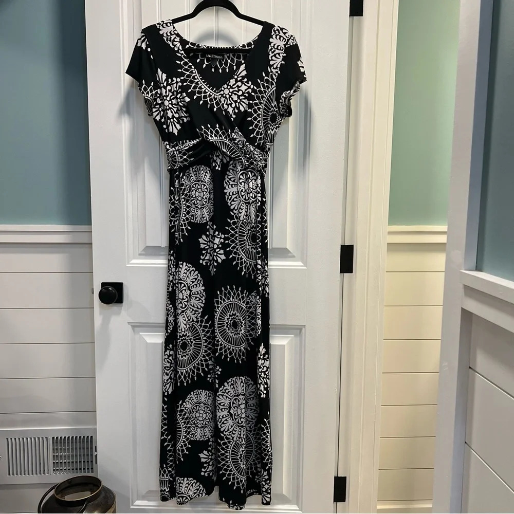 I. N. Studio Black Maxi Dress with Beautiful White Designs. Size 8.